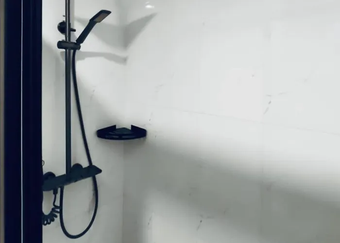 Amani Luxe Free Pool And Gym Access
